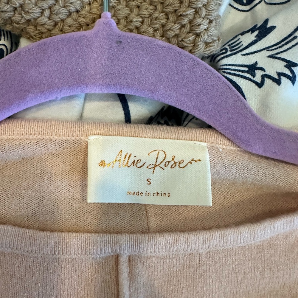 Alice Rose gently worn small short sleeve sweater
